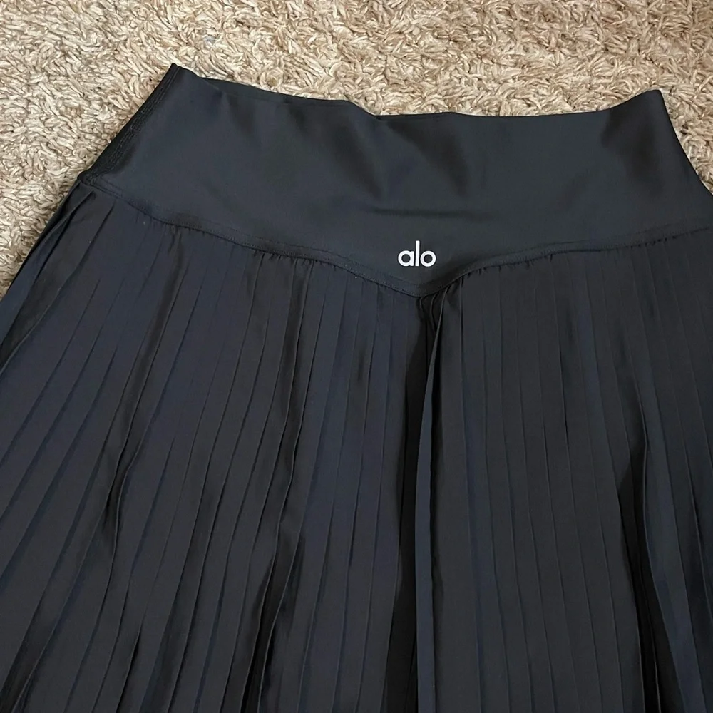 ALO Yoga Black A-Line Pleated Skirt
